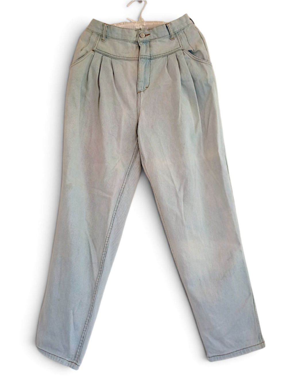 BDG High-Rise Carrot Jeans in Bleach Out Retro 80s Vibe Pleated light wash Denim